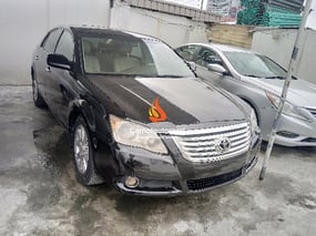 BLACK TOYOTA AVALON LIMITED 2012