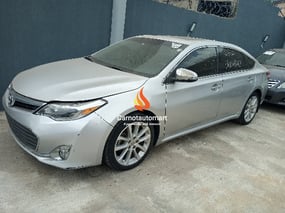 SILVER TOYOTA AVALON LIMITED 2013