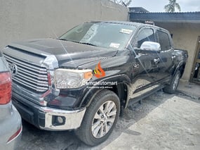 BLACK TOYOTA TACOMA FORCE V8 2015