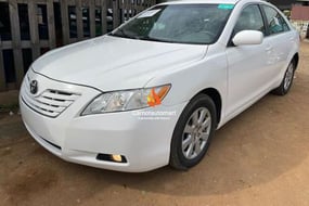 WHITE TOYOTA CAMRY XLE 2008 Automatic