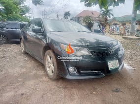 BLACK TOYOTA CAMRY SE 2010