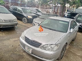 SILVER TOYOTA CAMRY 2004