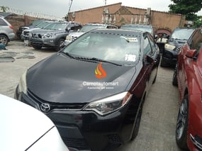 BLACK TOYOTA COROLLA 2015