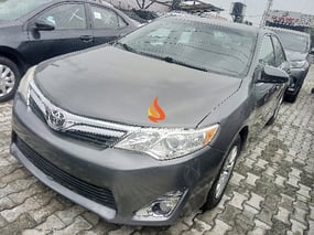 BLACK TOYOTA CAMRY LE 2017