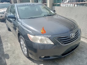 GREY TOYOTA CAMRY XLE 2009