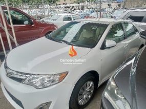 WHITE TOYOTA CAMRY LE 2014