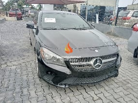 BLACK MERCEDES BENZ CLA-250 2015