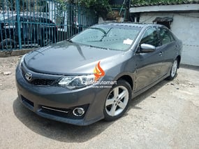 GREY TOYOTA CAMRY SE 2013