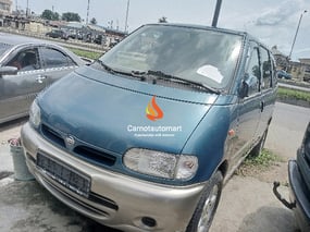 BLUE NISSAN SERENA 2001