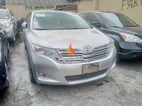 SILVER TOYOTA VENZA XLE 2011