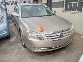 GOLD TOYOTA AVALON XLS 2006