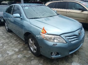 GREEN TOYOTA CAMRY LE 2010