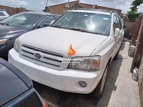 WHITE TOYOTA HIGHLANDER 2007