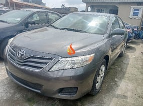 GREY TOYOTA CAMRY LE 2011