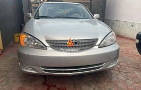 SILVER TOYOTA CAMRY XLE 2006