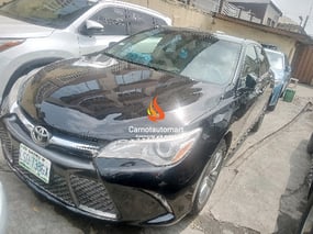 BLACK TOYOTA CAMRY LE 2017