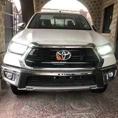 2022 WHITE TOYOTA HILUX AUTOMATIC
