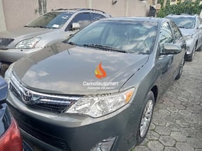 GREEN TOYOTA CAMRY 2013