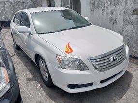 WHITE TOYOTA AVALON 2009