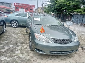 GREEN TOYOTA CAMRY LE 2002