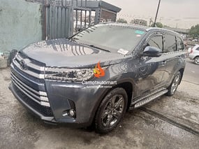 BLUE TOYOTA HIGHLANDER LIMITED 2017