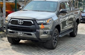 GREY TOYOTA HILUX V6 2022