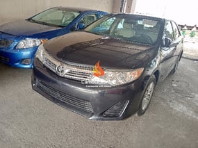 BLACK TOYOTA CAMRY LE 2012