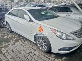 WHITE HYUNDAI SONATA 2011