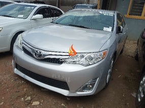 SILVER TOYOTA CAMRY XLE 2014