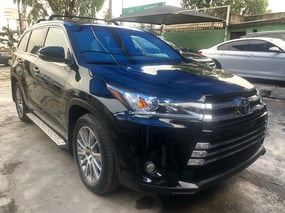 2015 Black Toyota highlander 