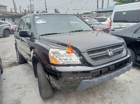 BLACK HONDA PILOT 2005