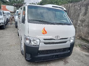 WHITE TOYOTA HIACE BUS HUMMER-2 MID ROOF 2014