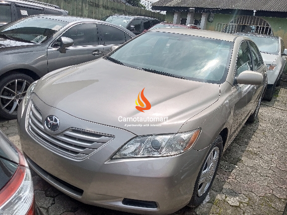 GOLD TOYOTA CAMRY 2009