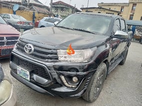 BLACK TOYOTA HILUX 2010 UPGRADED TO 2020