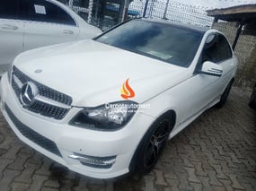 WHITE MERCEDES BENZ C300 4MATIC 2009