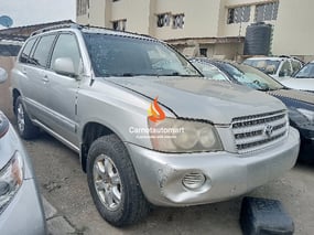 SILVER TOYOTA HIGHLANDER 2005