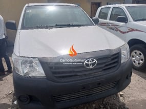 WHITE TOYOTA HILUX 2WD 2013