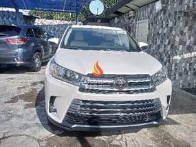 WHITE TOYOTA HIGHLANDER LIMITED 2017