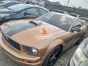 GOLD FORD MUSTANG 2007