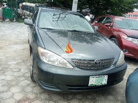 GREEN TOYOTA CAMRY LE 2003