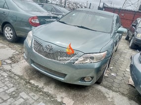 GREEN TOYOTA CAMRY LE 2009