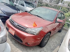 RED FORD FOCUS 2010