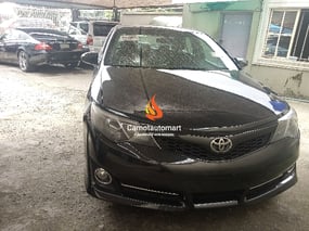 BLACK TOYOTA CAMRY SE 2012