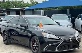 BLACK LEXUS ES350 2018