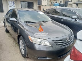 GREY TOYOTA CAMRY LE 2001