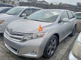 SILVER TOYOTA VENZA 2010