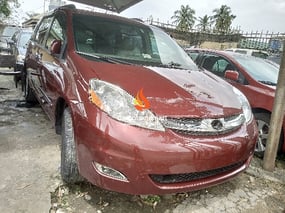 RED TOYOTA SIENNA AWD LTD 2006