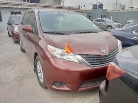 RED TOYOTA SIENNA LE 2012