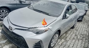 SILVER TOYOTA COROLLA LE 2017