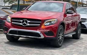 RED MERCEDES BENZ GLC300 4MATIC 2017